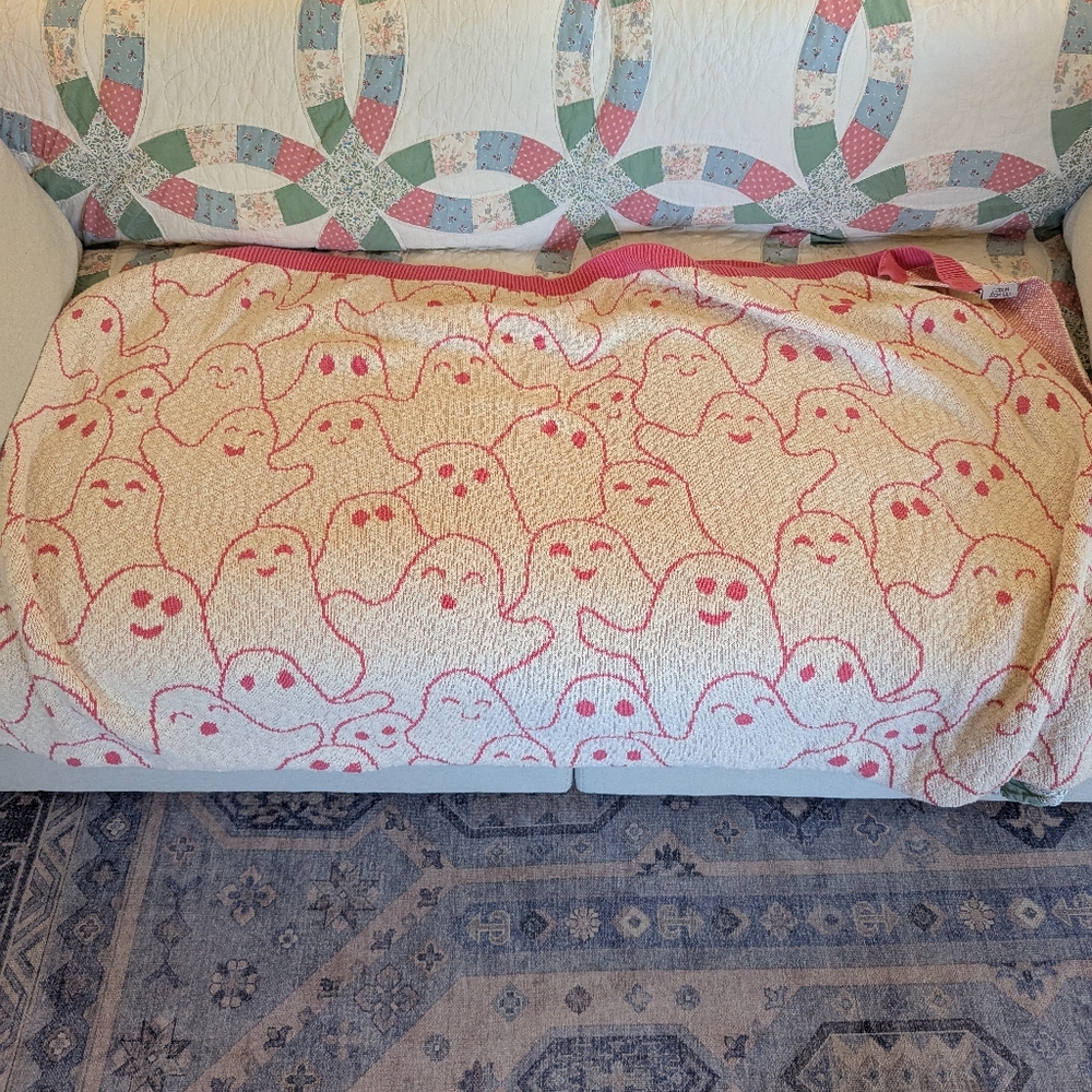 Pink and Cream Ghost Pattern Goblin And Ghoul Blanket - Picture 3 of 7